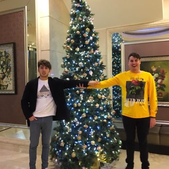 Vegas Seafood Buffet - Happy holidays! So happy! - Buffets Near Me - Glendale, California