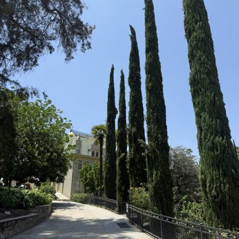 Kimberly Crest House and Gardens  - Walkway - Museums Near Me - Redlands, California