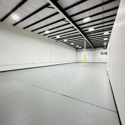 Mistress Garage - Interior
