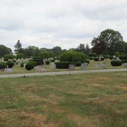 Pawtuxet Memorial Park - A large graveyard