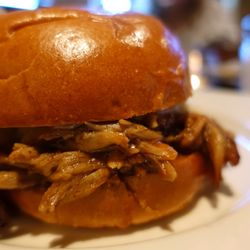 The Pour House American Grille - Pulled porky pig