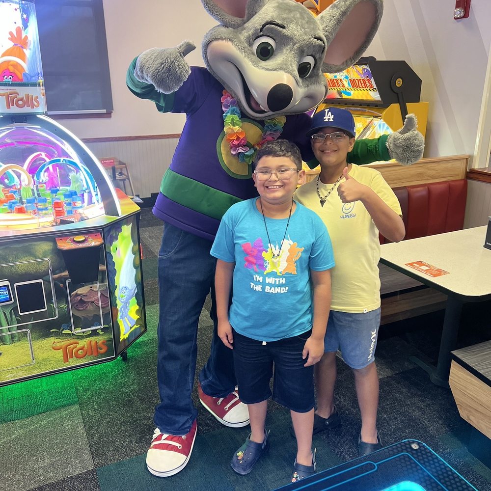 Tall Chuck E! Tall Chuck E!