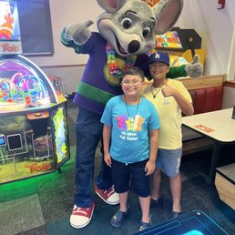 Tall Chuck E! Tall Chuck E!