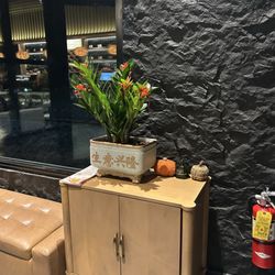J1 Sushi And Japanese Kitchen - Foyer