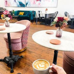 The Coffee Shop - Cappuccino + latte art
