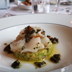 Sèvres - Jacobsmuschel auf Avocado mit Chimichurri (himmlisch!!!)