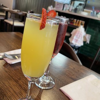 Madres Brunch - Breakfast & Brunch Near Me - Whittier, California