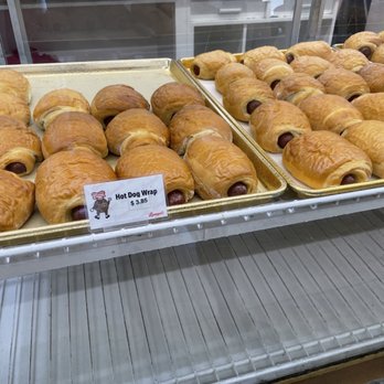 Leonard's Bakery - Bakeries Near Me - Honolulu, Hawaii