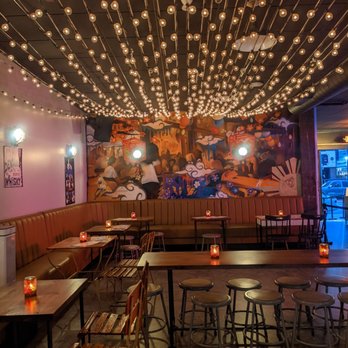 Kona's - Inside - Bars Near Me - San Francisco, California