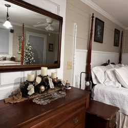 Sautee Inn Bed and Breakfast - Another view of our room.