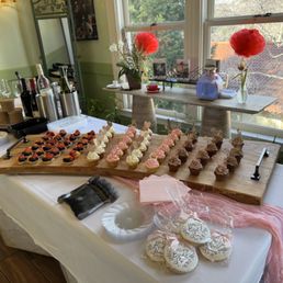 Mini tarts and cupcakes