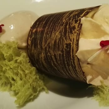 Venta del Soton - Bizcocho de pistacho, helado de plátano y espuma de vainilla - Signature Cuisine Near Me - Esquedas, HU Venta del Soton - Bizcocho de pistacho, helado de plátano y espuma de vainilla - Signature Cuisine Near Me - Esquedas, HU