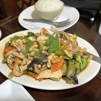 Sakura Sushi - T-16. Pad Cashew - Laotian Near Me - Albuquerque, New Mexico