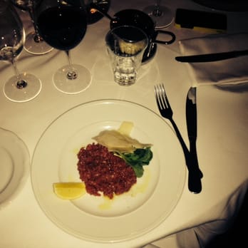La Vecchia Signora - Extra stor råbiff på kalv - Italian Near Me - Stockholm, Alberta