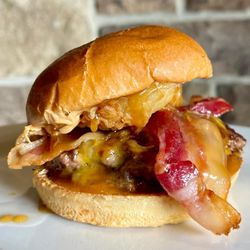 The Alley Neighborhood Grille