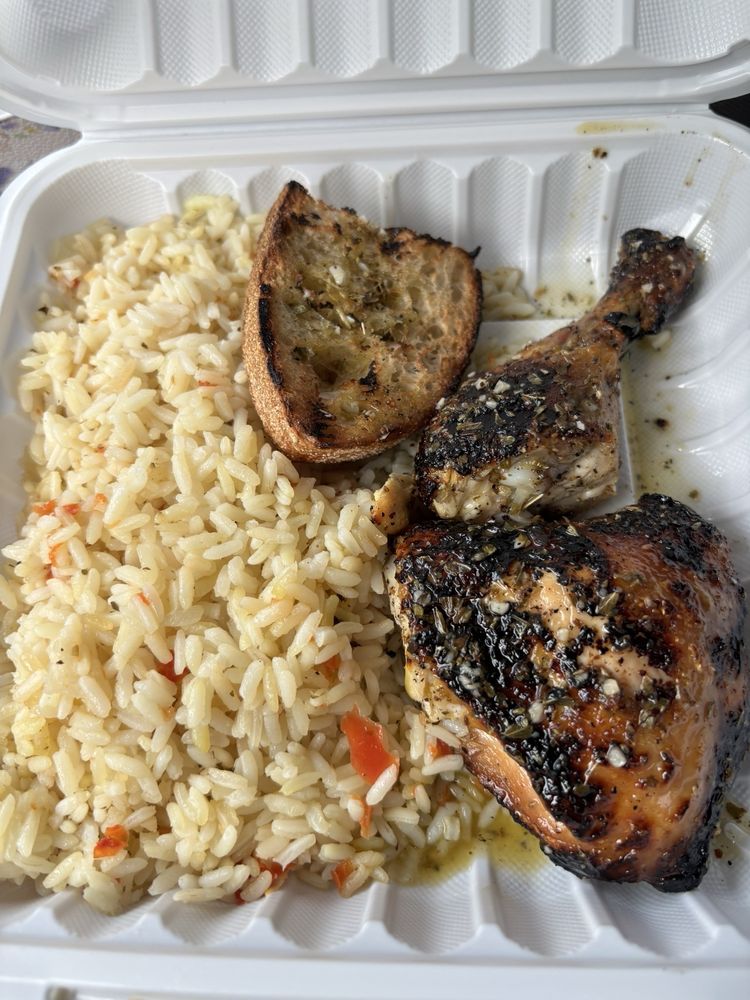 Clucker’s Wood Oven Logo