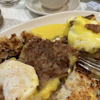 Murray Hill Diner - Eggs Benedict over Corned beef hash - Diners Near Me - New York, New York