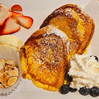 Liliha Bakery - French Toast - Bakeries Near Me - Honolulu, Hawaii