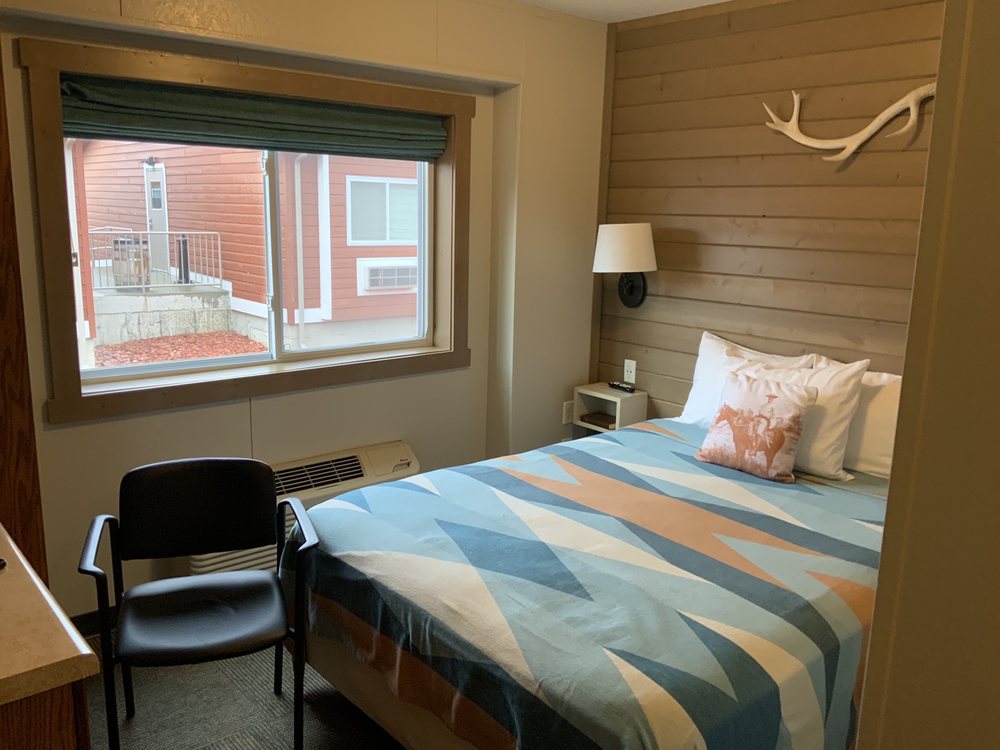 ELKHORN QUARTERS Updated July 2024 400 E River Rd, Medora, North