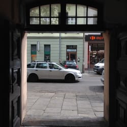 Aparthotel Astor - 2015_0710-view out to street from inside gated, covered entry drive