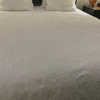 Hampton Inn Knoxville/Clinton I-75 - Poorly made bed, just doesn't feel clean. - Hotels Near Me - Clinton, Tennessee