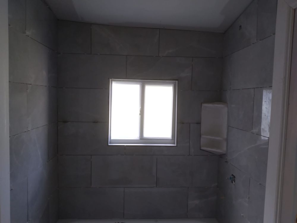 Slide of Leo Handyman And Remodeling