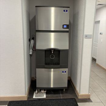 TownePlace Suites Monrovia - Ice machine - Hotels Near Me - Monrovia, California