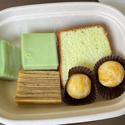 This Weeks Classic Indonesian Dessert Sampler Box