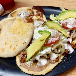 La Placita - Pupusas and Huarache