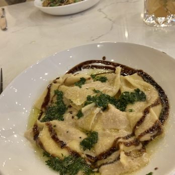 Barn8 - Garlic scarpinocc - New American Near Me - Goshen, Kentucky