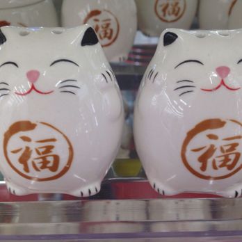 Daiso - Cute salt and pepper set I bought - Department Stores Near Me - Emeryville, California
