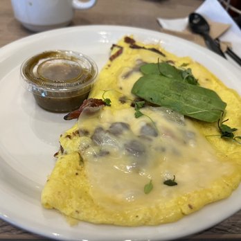 Aloha Stacks - Califórnia omelete - Breakfast & Brunch Near Me - Irvine, California Aloha Stacks - Califórnia omelete - Breakfast & Brunch Near Me - Irvine, California