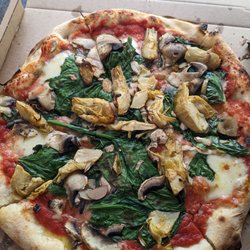 Pizza Huset - Looks good but no flavor