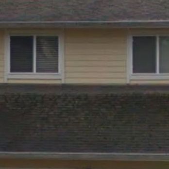 Mountain Goat Roofing - BEFORE. Front view of house before re-roofing. - Lynnwood, WA Mountain Goat Roofing - BEFORE. Front view of house before re-roofing. - Lynnwood, WA