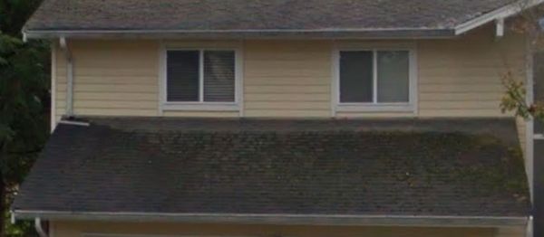 Mountain Goat Roofing - BEFORE. Front view of house before re-roofing. - Lynnwood, WA Mountain Goat Roofing - BEFORE. Front view of house before re-roofing. - Lynnwood, WA