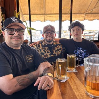 The Chowder Barge - Ice cold beer mugs !! - Seafood Near Me - Wilmington, California