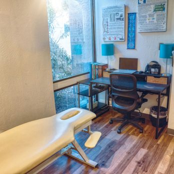 Breathe Chiropractic - Dr Scott Piller Office at Breathe Chiropractic in Uptown Phoenix - Chiropractors Near Me - Phoenix, Arizona