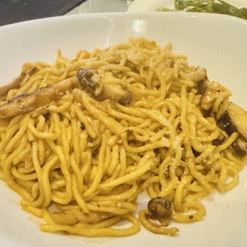 Yard House - Shiitake Garlic Noodles - New American Near Me - New York, New York Yard House - Shiitake Garlic Noodles - New American Near Me - New York, New York