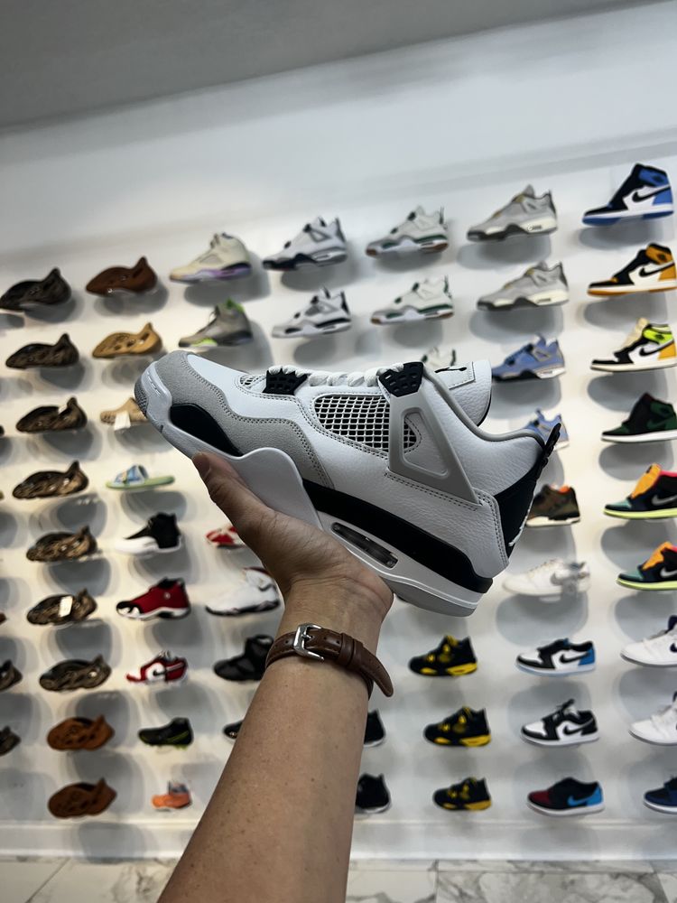 LOVELY KICKZ BOUTIQUE Updated September 2024 21 Photos 213 N