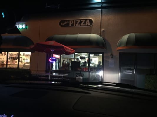 Annie's Pizza by null