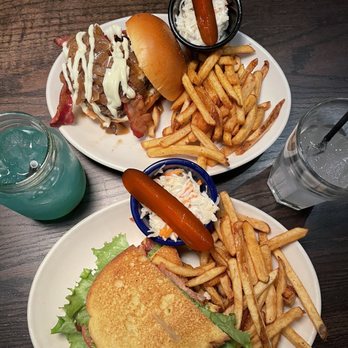 La Belle & La Boeuf - Burgers Near Me - Montreal, Quebec La Belle & La Boeuf - Burgers Near Me - Montreal, Quebec