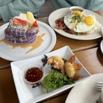Midtown Spirits - Ube pancakes, hella loco, crab wontons - Bars Near Me - Sacramento, California