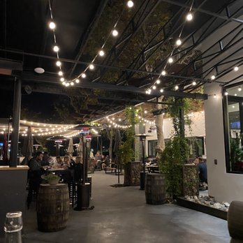Oscar's Brewing Company - Patio seating - Breweries Near Me - Temecula, California