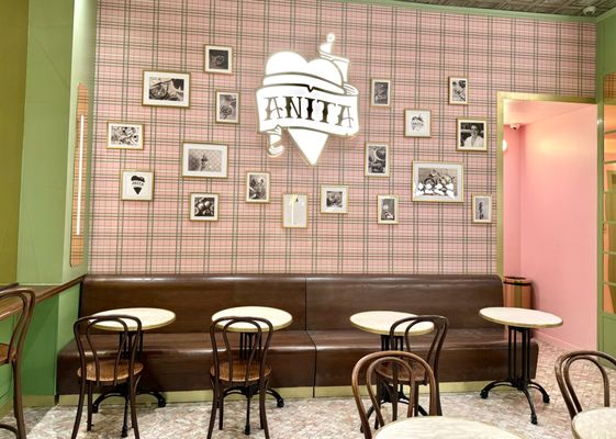 Anita La Mamma del Gelato by null
