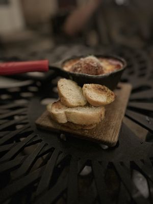 Dodici Pizza + Wine by null