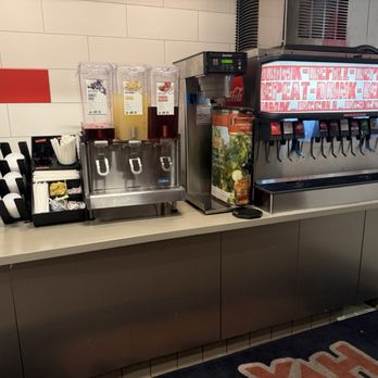 MOOYAH Burgers, Fries & Shakes - Drink picks - Burgers Near Me - Irvine, California