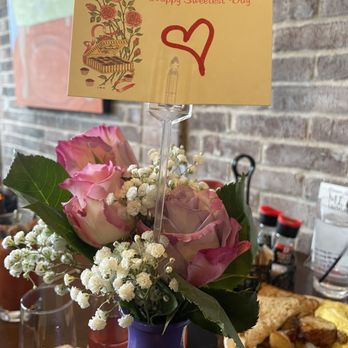 Mi Mosa - The flowers were a nice touch. - Breakfast & Brunch Near Me - Farmington, Michigan
