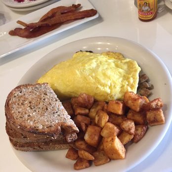 Briarpatch Restaurant - Spinach , Goat Cheese & Sausage Omelette - American Near Me - Winter Park, Florida