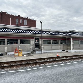 Lincoln Diner - Exterior - Diners Near Me - Gettysburg, Pennsylvania