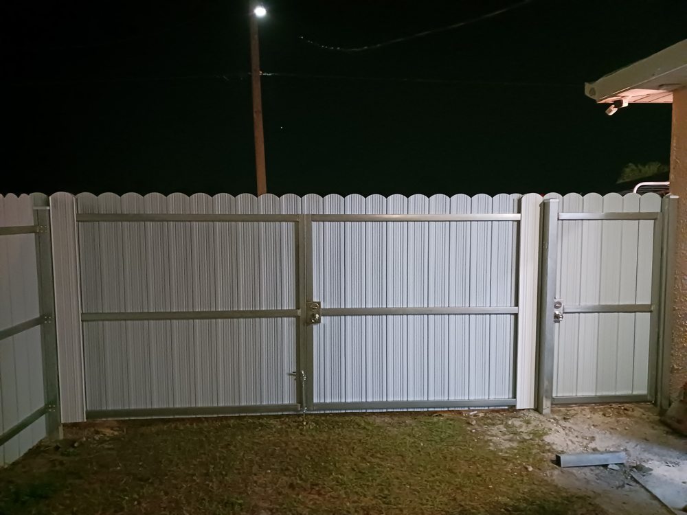 Slide of Metal Fence Guajiro